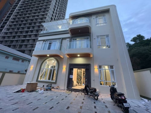 Villa for rent near dolphin