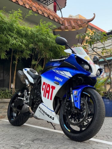 Yamaha R1