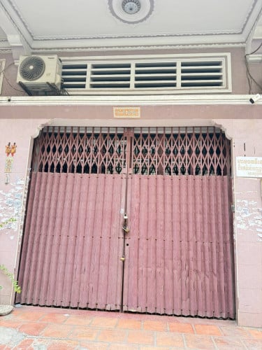 ផ្ទះល្វែងលក់