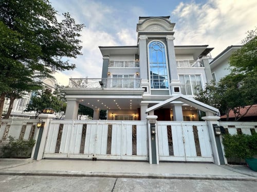 វីឡាទោល​កែង សម្រាប់​លក់​ក្នុង បុរីឡុងនី ទួលពង្រ