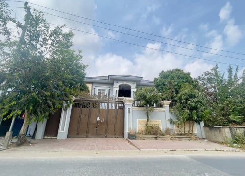 វិឡាទោលសំរាបលក់នៅខ័ណ្ឌដង្កោ ក្បែរមន្ទីហ្លួងម៉ែ