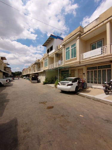 ផ្ទះលក់ឡៃឡុង