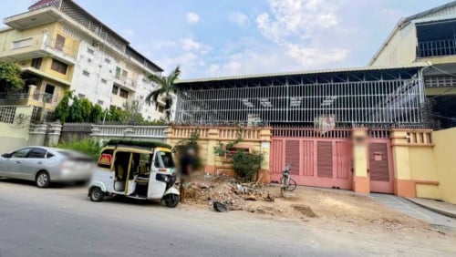 ផ្ទះធំ លើផ្លូវធំអ៊ូរអរ ដាក់ជួល នៅបឹងសាឡាន