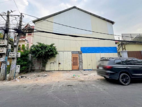 ដីឃ្លាំងសំរាប់លក់ នៅ ជិតវិទ្យាល័យសាមគ្គី បឹងសាឡាង