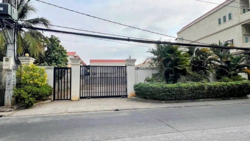 ដីអាជីវកម្មលើផ្លូវធំអ៊ូអរជួលនៅជិត វត្តទួល