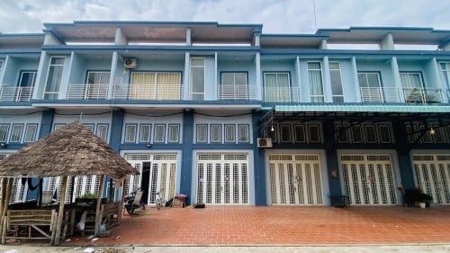 ផ្ទះអាជីវកម្មលក់ឡៃឡុង 2 ជាន់ លក់តែ 77000$