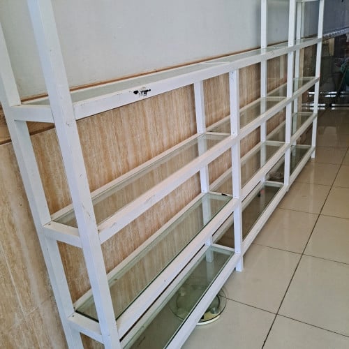 ធ្នើរកញ្ចក់លក់ប្រញាប់ ប្រវែង3m,កម្ពស់2,5m ថ្មី90%