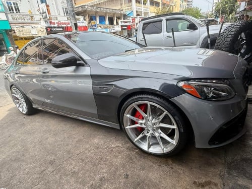 យ៉ាន់ Forge 20x8.5