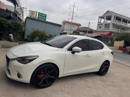 ឡានផ្ទាល់ខ្លួន Mazda 2 ឆ្នាំ2017 full option