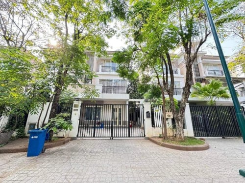 🏘️#បុរីប៉េងហួតបឹងស្នោរ  ផ្លូវជាតិលេខ១Twin A Villa For Sale / វីឡាភ្លោះ អេសម្រាប់លក់បន្ទាន់