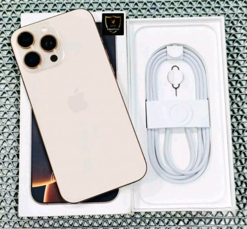 16 Pro Max ស្អាតដូចថ្មី99% ថ្ម100 ធានានៅ8ខែ សាក70ដង Fullset 256GB X/A មានប្រអប់