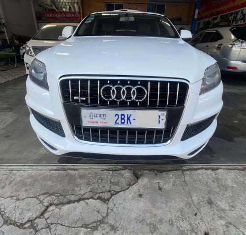 Audi Q7 ឆ្នាំ 2012 S light full ពេញ  ស្មាតឃី ស្សាំងសុីន ធានាថ្មី សំណុំស្អាត អត់សូវជិះ