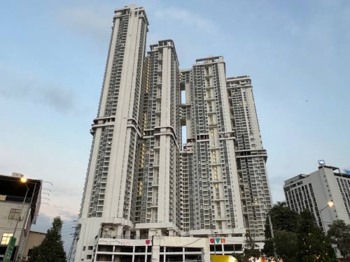 Condo urgent sale under market price Urban Village ខុនដូរលក់បន្ទាន់ ជាន់ខ្ពស់​Urban Village​ 60M