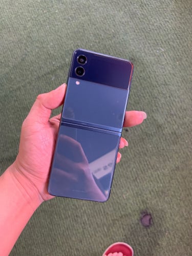 Galaxy Z flip 3 R8+256g ស្អាត98%សុីម2