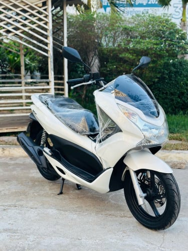 Honda PCX 012 ជប៉ុនសុទ្ធ125cc ម៉ាសុីនតាន់ហាប់នែនស្ងាត់ជិះស្រួលស្ទុះខ្លាំងមិនលាន់មិនហុយមានពន្ធកាតគ្រឺ