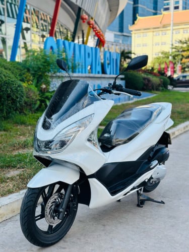Honda PCX 016 ជប៉ុនសុទ្ធ125cc ម៉ាស៊ីនតាន់ហាប់នែនស្ងាត់ជិះស្រួលស្ទុះខ្លាំងមិនលាន់មិនហុយមានពន្ធកាតគ្រឺ