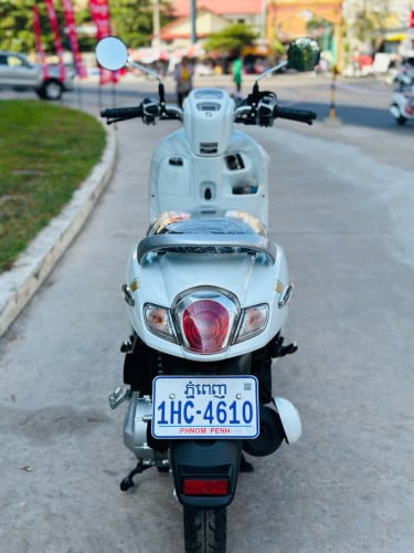Honda Scoopy I 019 ក្រុមហ៊ុន ម៉ាសុីនតាន់ហាប់នែនស្ងាត់ជិះស្រួលស្ទុះខ្លាំងមិនលាន់មិនហុយមានពន្ធកាតគ្រឺ