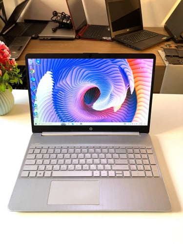 HP Laptop 15s-fq3 / RAM 4GB / CPU Pentium(R) Silver N6000 12th / M.2 256GB / battery 5hour