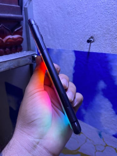 IPhone 11 64GB អេក្រង់ហ្សុីន អត់ស្គេន