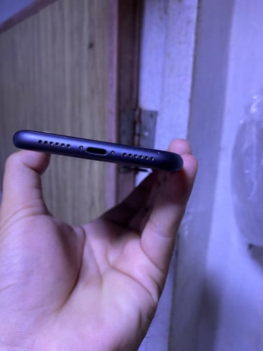 iPhone 11 64GB សុំណុំហ្សុីន ស្គេន ថ្មនៅ70%