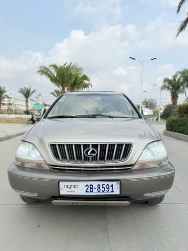 Lexus RX 300ឆ្នាំ2001ប៉ុង2  ពណ៌ទឹកមាស  ម្ចាស់ដេីម ថ្មីណាស់
