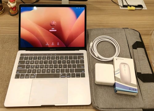 MacBook Pro 2019 Touch Bar CPU I7 Ram 16G SSD512G