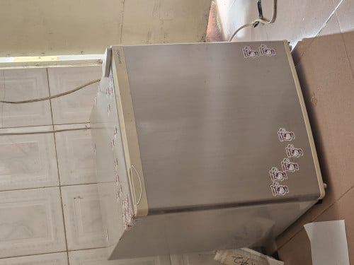 Mini fridge 220v