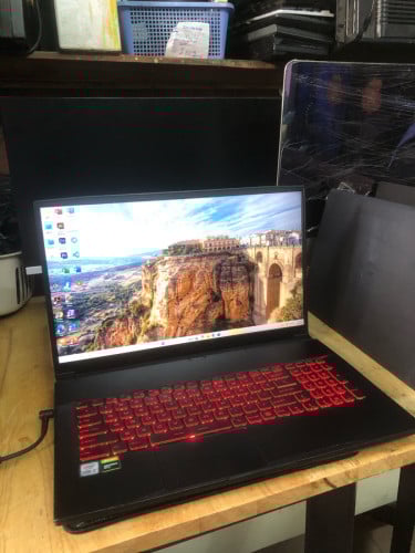 MSI GF75 Core i7-10 Ram 8/512 (1650)