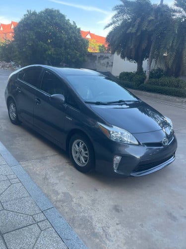 Sell Prius 2013 option 2 ឡេីង​3 តំម្លៃពិសេស​17500$ធានា​អាគុយ​ម៉ាស៊ីន​abs1ខែ​