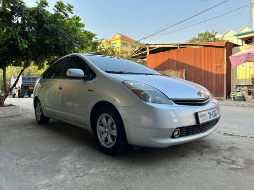 toyota prius 06 H/F MC2024ម្ចាស់ដើមទីមួយ មុខក្រោយខ្ចីអត់បុកអត់ច្រះ ដំលៃ8800ចរចាបានតិចតួច