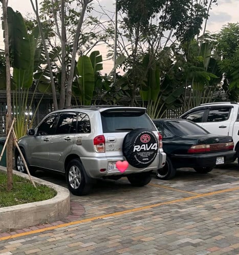 Toyota Rav4 L ប៉ុង1