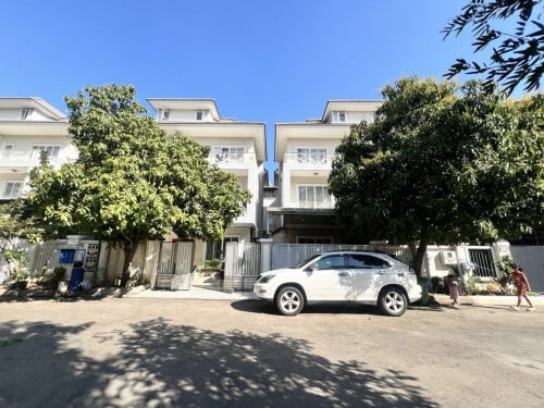 Twin Villa for rent at Borey Phnom Penh thmey near Orkide 2004