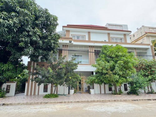 ផ្ទះវីឡាកែងលក់បន្ទាន់ (ខណ្ឌឬស្សីកែវ)