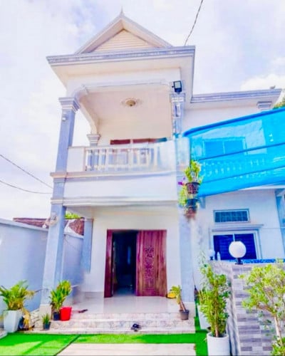 ប៊ូទិត វិឡាជួល