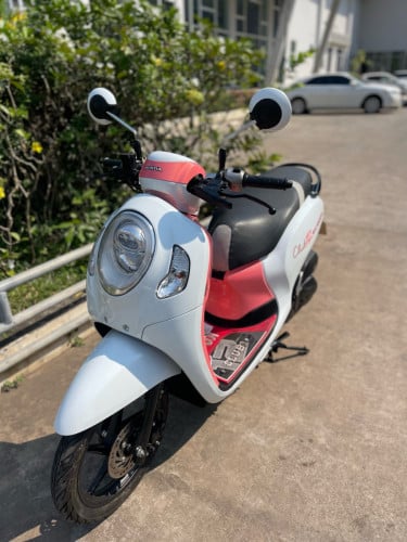 ស្អាត់បងៗ