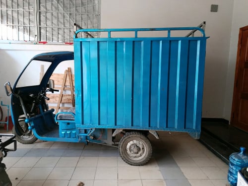 កង់បីអាគុយ