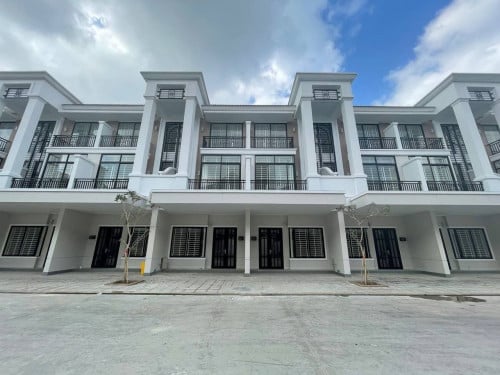 វីឡាកូនកាត់លក់តម្លៃ $179,000