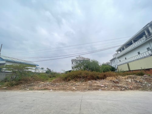 ដីលក់បន្ទាន់ខ្លាំង ទីតាំងជាប់បុរីវិមានសាគូរ៉ា និងបុរីហាយលែន ក្បែរផ្លូវ 58P