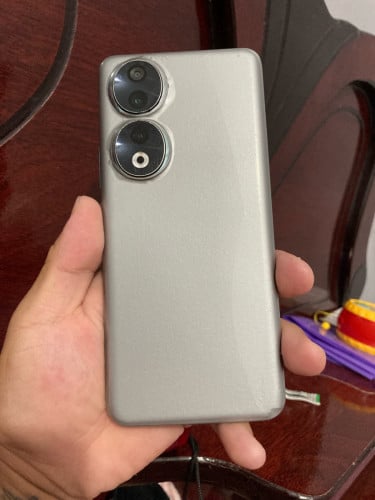 សានុំ ស្ទើដូចរូប 70$