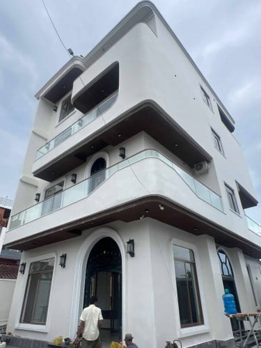 វីឡាថ្មីកេសទើបសាងសង់រួច ទីធ្លាធំទូលាយ 7000$ 10បន្ទប់