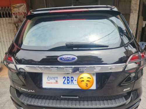 Ford Everest 015 ម៉ាស៊ីន2.2 Full option (ស្តាំកែឆ្វេងស្តង់ដា)