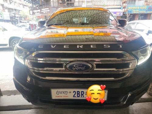 Ford Everest 015 ម៉ាស៊ីន2.2 Full option (ស្តាំកែឆ្វេងស្តង់ដា)
