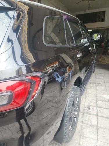 Ford Everest 015 ម៉ាស៊ីន2.2 Full option (ស្តាំកែឆ្វេងស្តង់ដា)