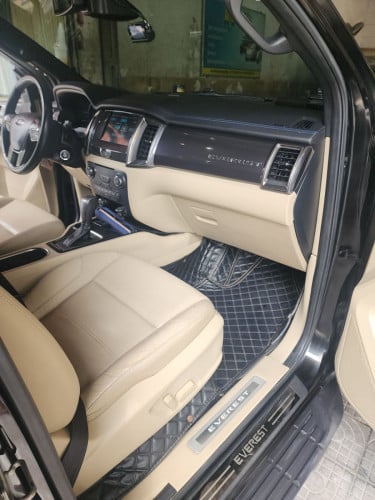 Ford Everest 015 ម៉ាស៊ីន2.2 Full option (ស្តាំកែឆ្វេងស្តង់ដា)