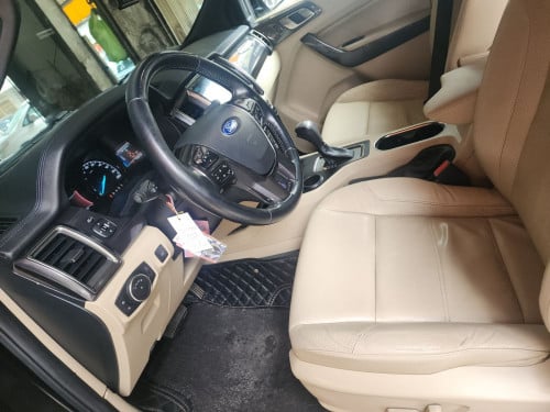 Ford Everest 015 ម៉ាស៊ីន2.2 Full option (ស្តាំកែឆ្វេងស្តង់ដា)
