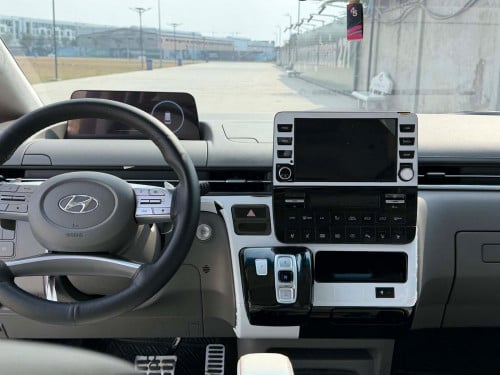 Hyundai Staria year 2022 full