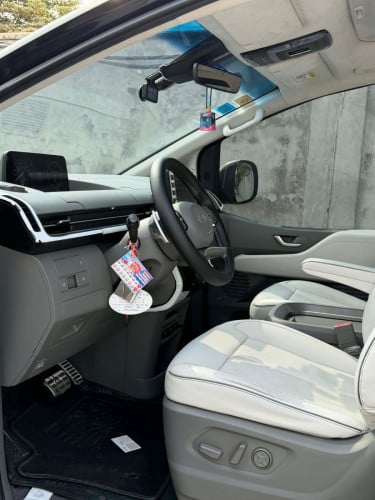 Hyundai Staria year 2022 full
