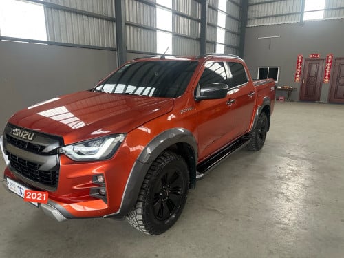 Isuzu D-Max V-Cross Full Option 2021 ( ម៉ាសុីនធំ 3.0 )
