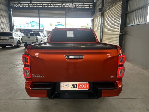 Isuzu D-Max V-Cross Full Option 2021 ( ម៉ាសុីនធំ 3.0 )