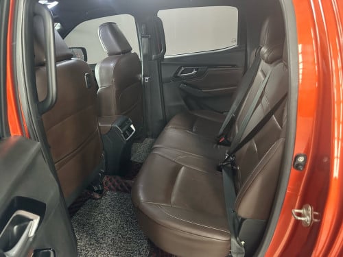 Isuzu D-Max V-Cross Full Option 2021 ( ម៉ាសុីនធំ 3.0 )